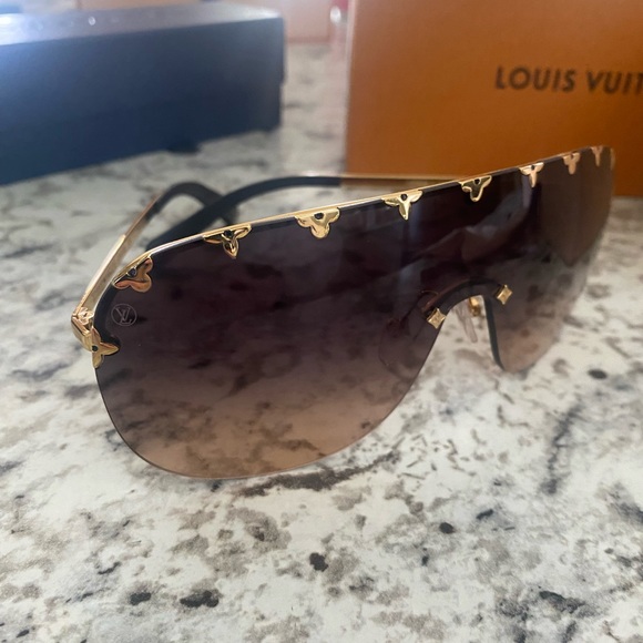 Louis Vuitton Sunglasses - Picture 2 of 4